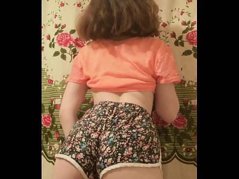 ❤️ Dhallaan yar oo sexy ah oo iska siibaysa surwaalka gaaban ee kamarada ❤ lulataaye%so.xxx050890.ru ❌️❤